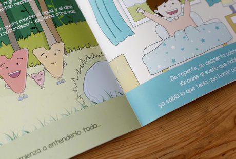 Foto de un libro infantil encuadernados con grapa (por dentro).