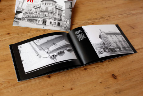 Foto del interior de un libro de fotografía en Blanco y Negro para apreciar la maquetación.